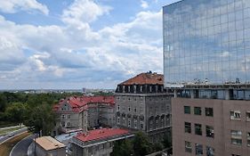Royal Gardens Panorama Apartment By Cooee
